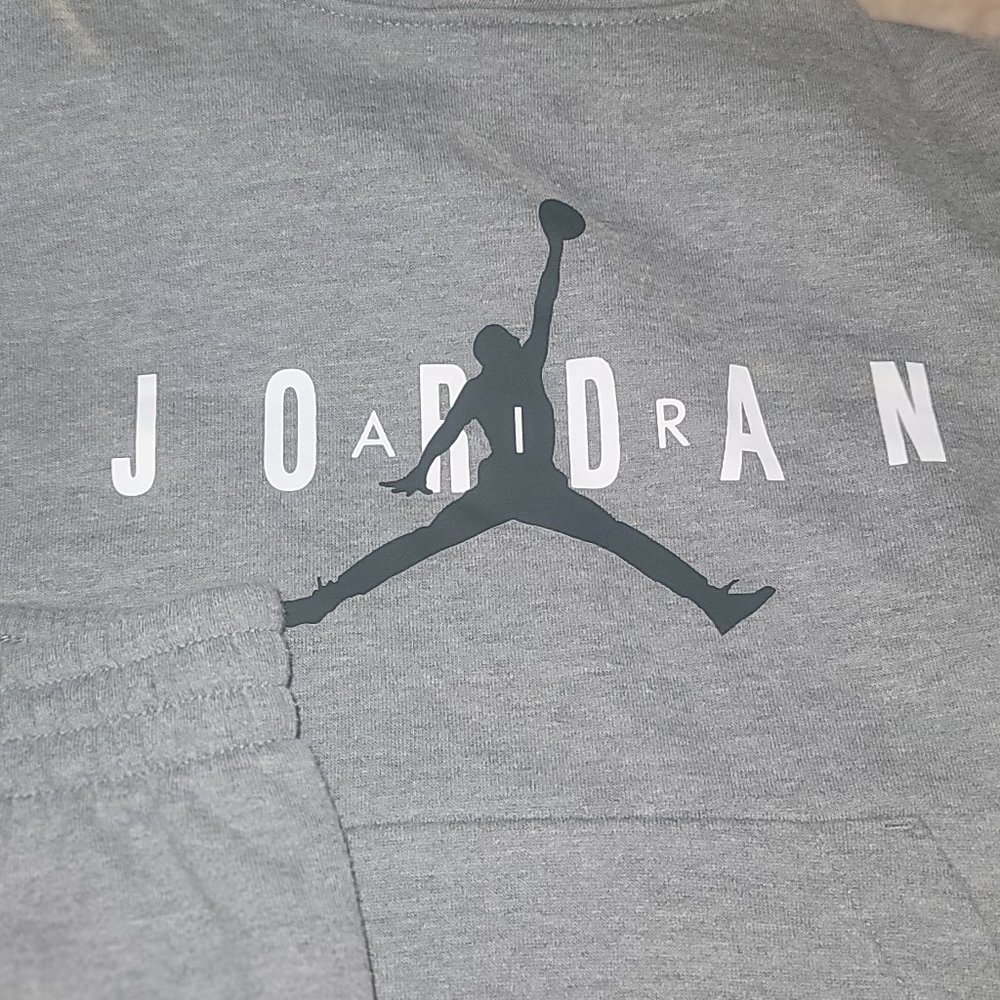 Grey Jordan sweatshirt/pants $15